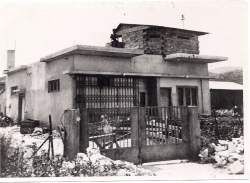 מעטפה91 תמונה2 עמדת השמירה על בית קרמר 1938